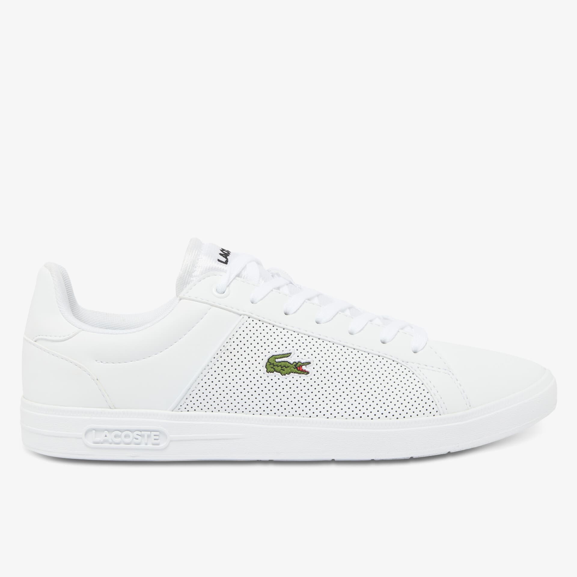 Weißer Sneaker mit perforiertem Obermaterial, leichter und bequemer Schuh für sportlichen Alltag